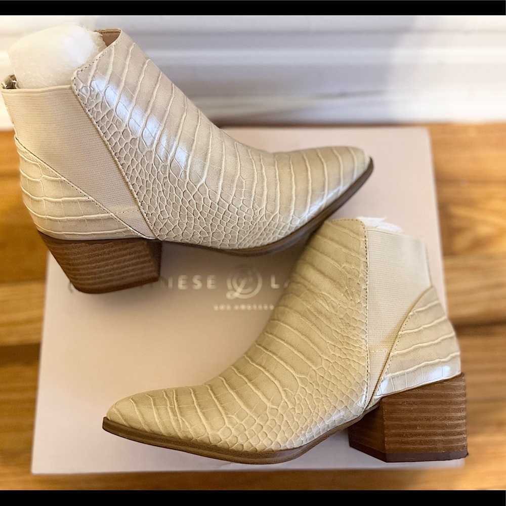 CHINESE LAUNDRY FINN BOOTIE - BEIGE CROC SIZE 5
